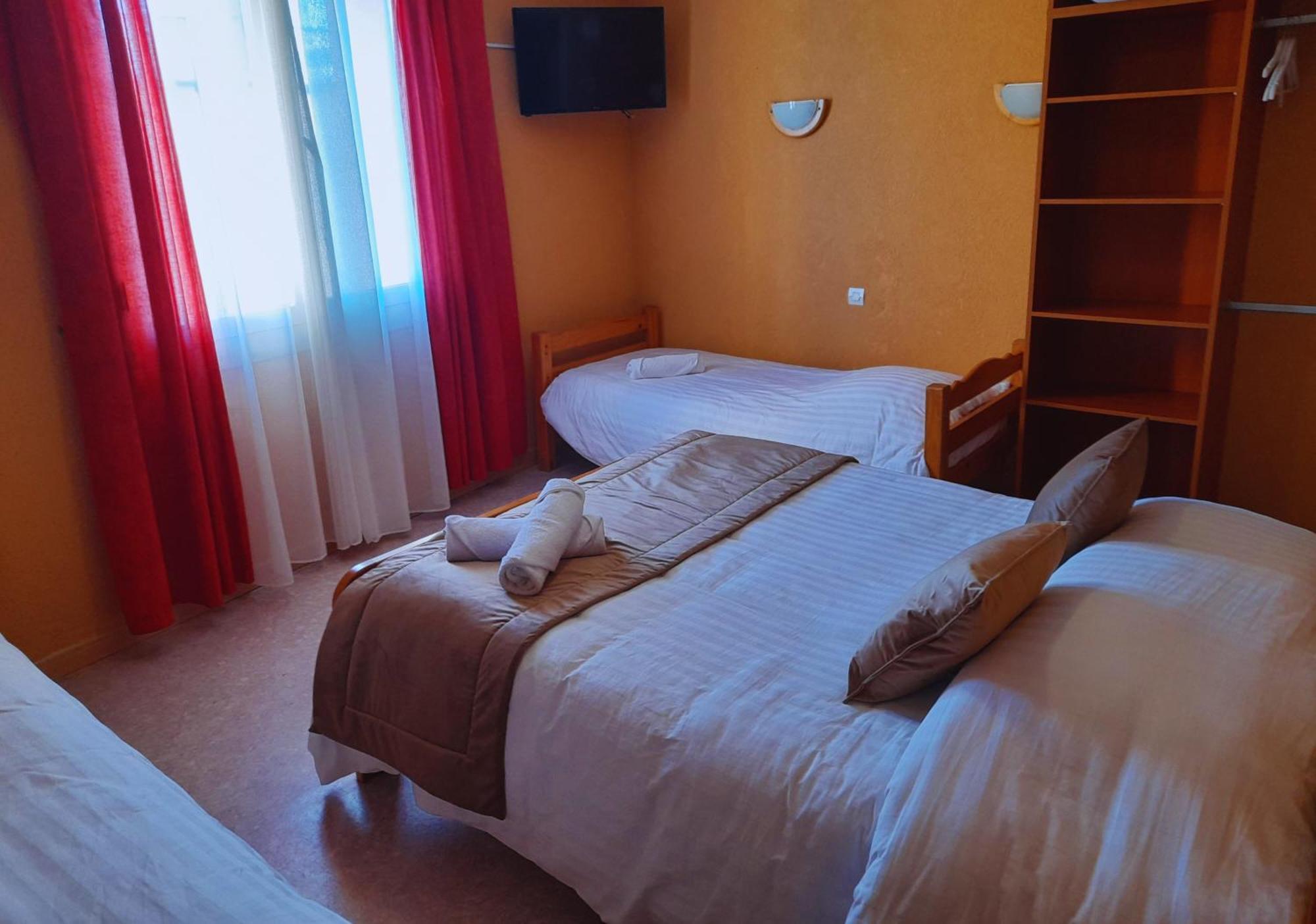 Le Catalan - Hotel Et Appartements モン・ルイ エクステリア 写真