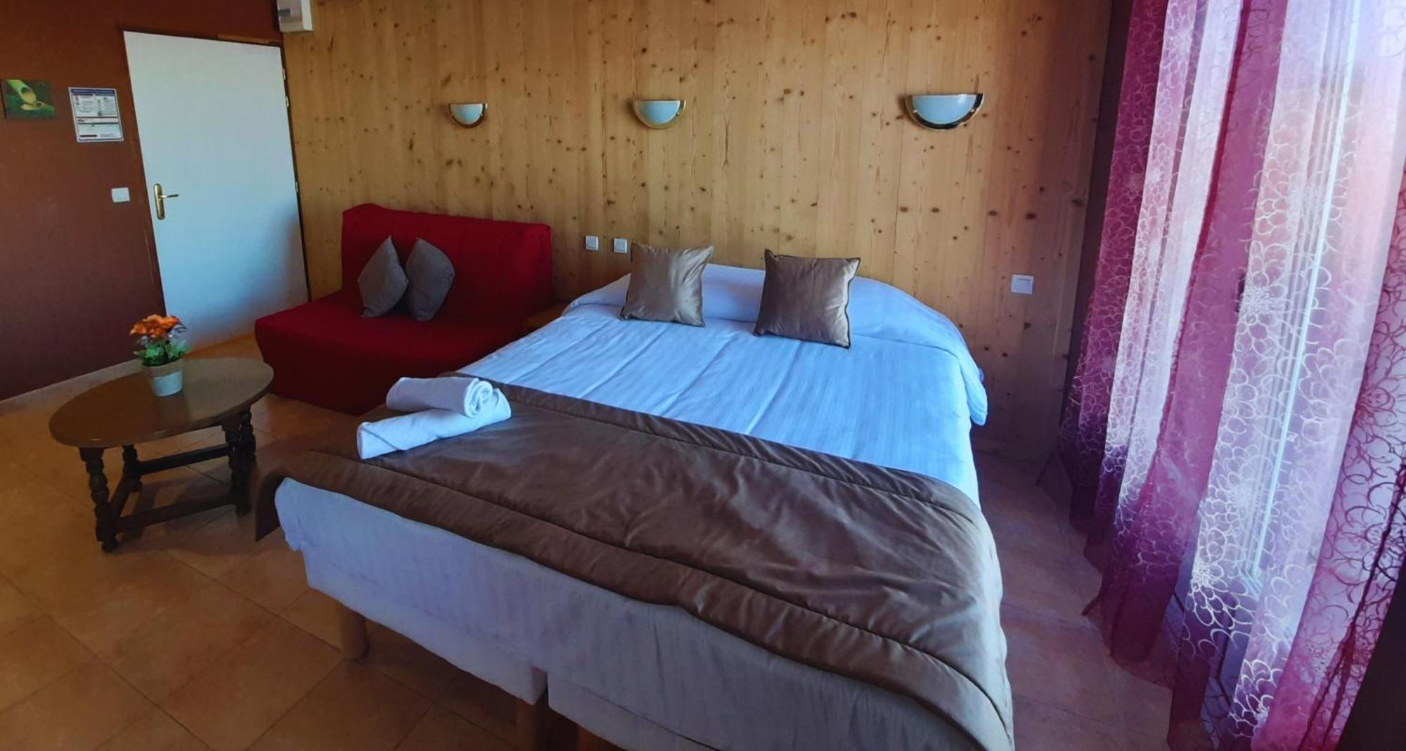 Le Catalan - Hotel Et Appartements モン・ルイ エクステリア 写真