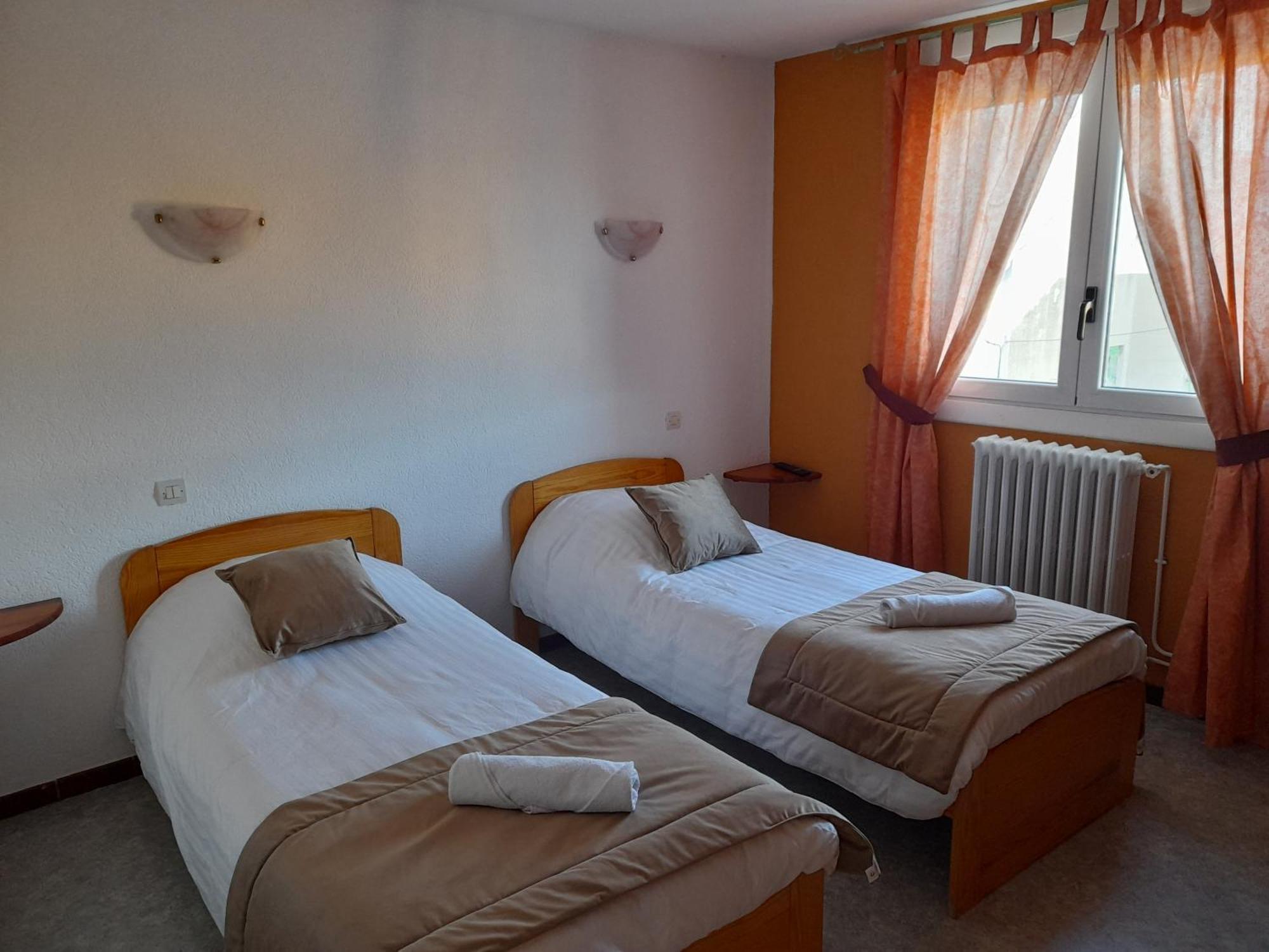 Le Catalan - Hotel Et Appartements モン・ルイ エクステリア 写真